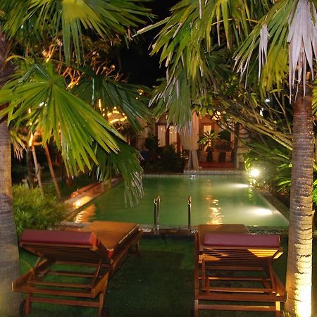 Rosseno Villa Джокякарта Екстериор снимка