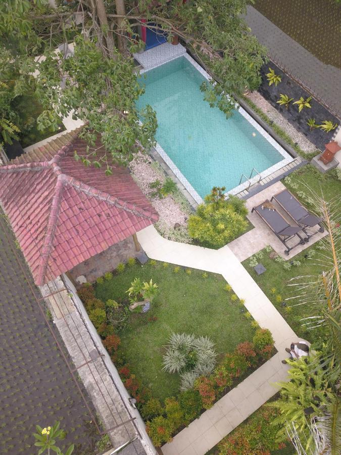 Rosseno Villa Джокякарта Екстериор снимка