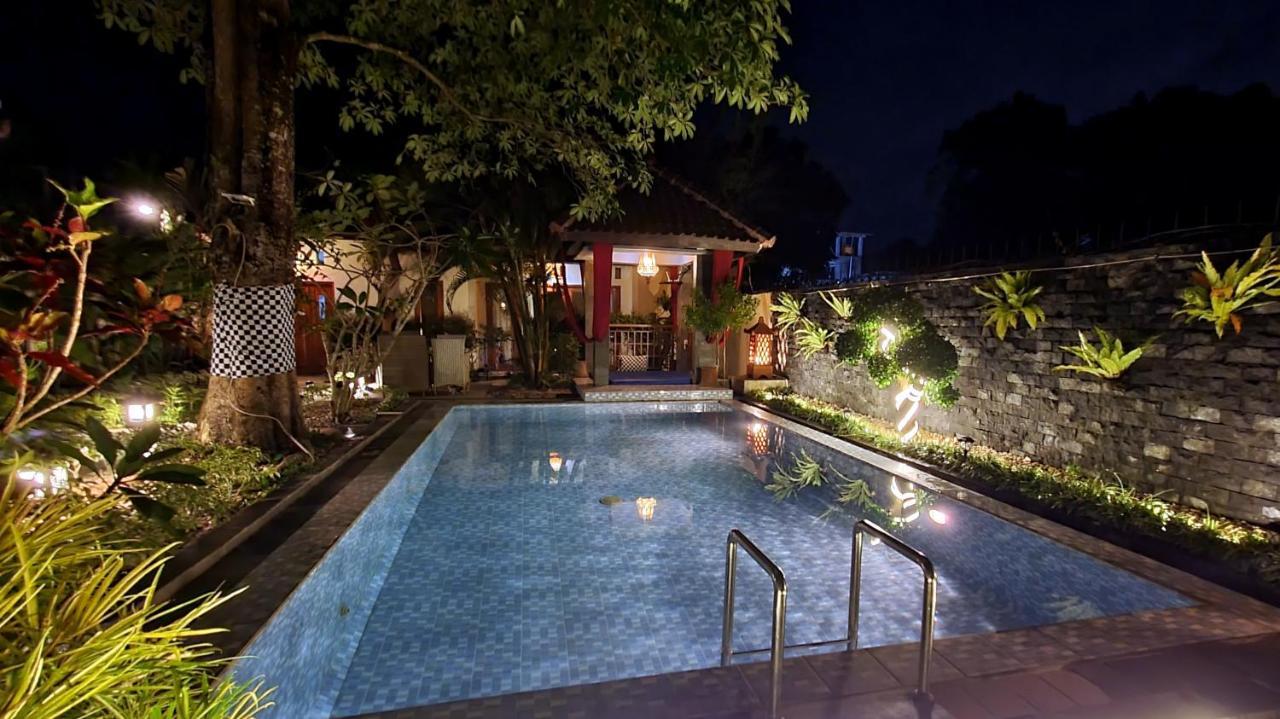 Rosseno Villa Джокякарта Екстериор снимка