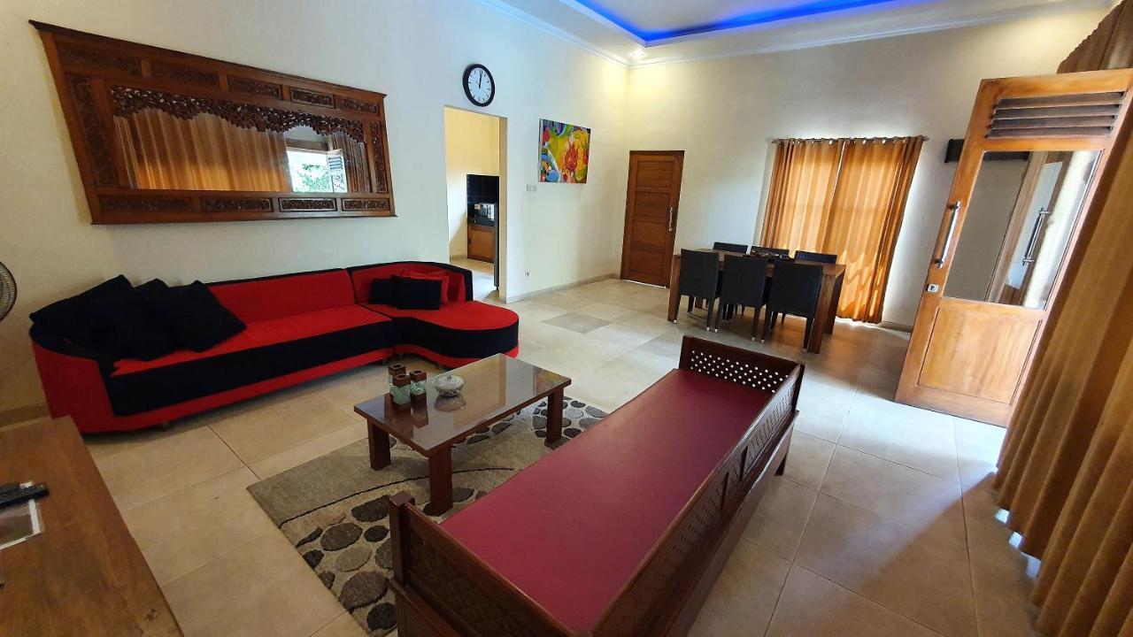 Rosseno Villa Джокякарта Екстериор снимка