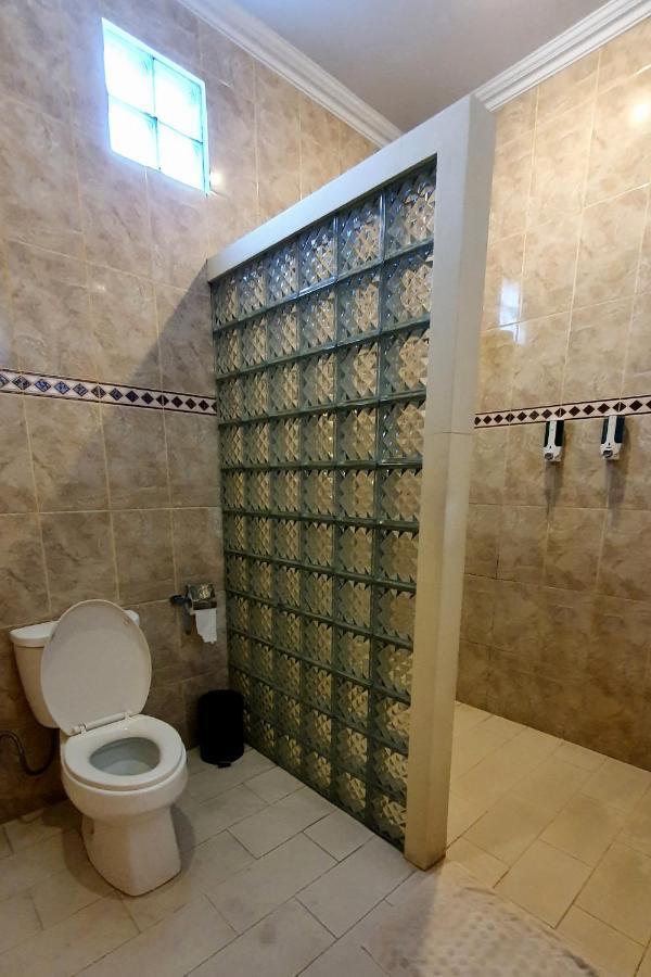 Rosseno Villa Джокякарта Екстериор снимка