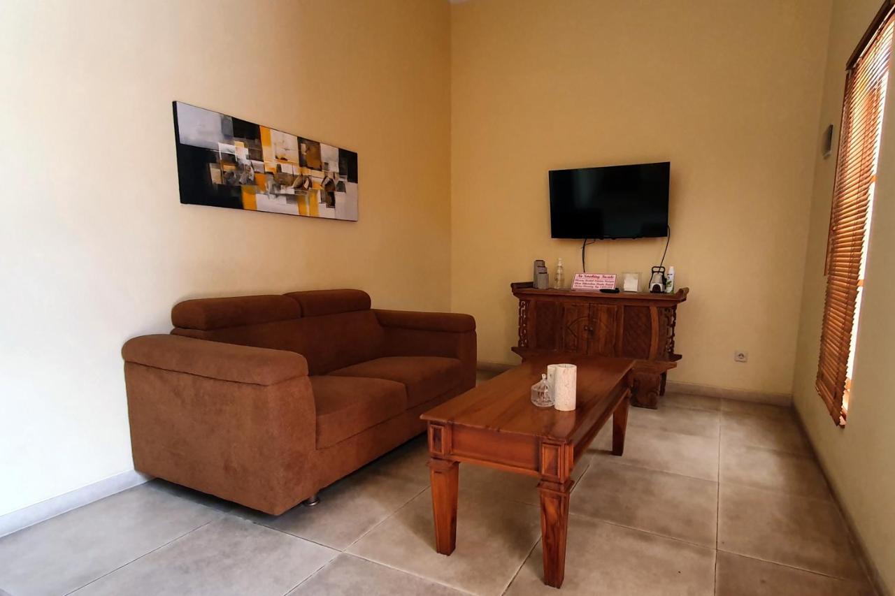 Rosseno Villa Джокякарта Екстериор снимка