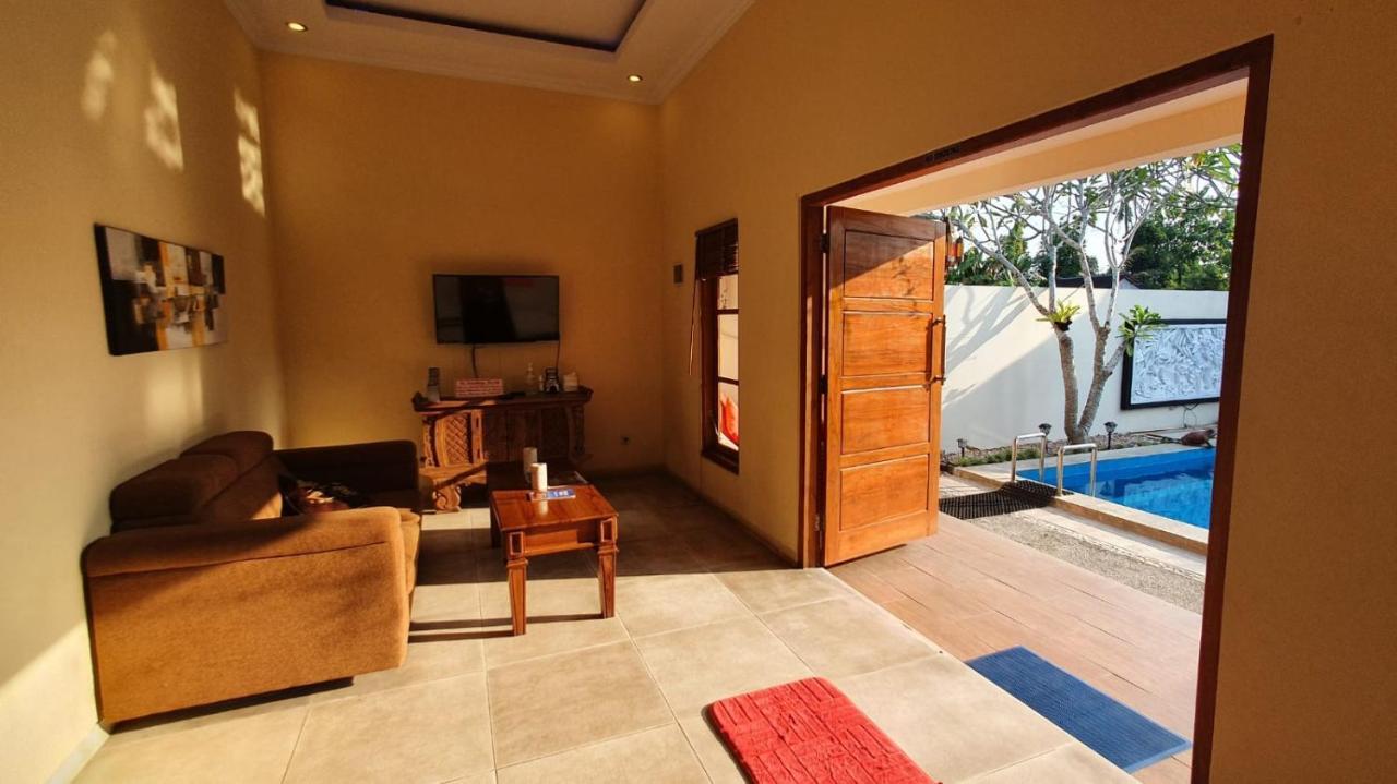 Rosseno Villa Джокякарта Екстериор снимка