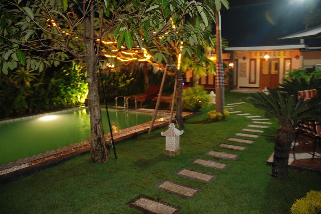 Rosseno Villa Джокякарта Екстериор снимка