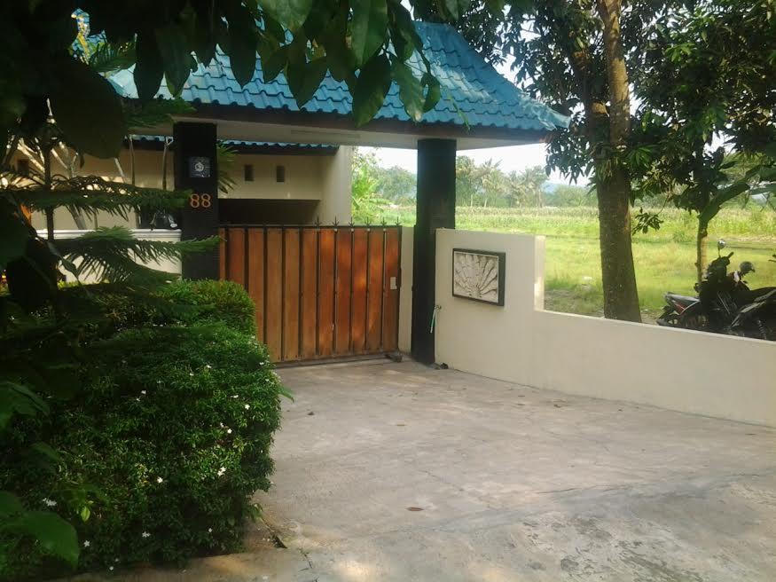 Rosseno Villa Джокякарта Екстериор снимка