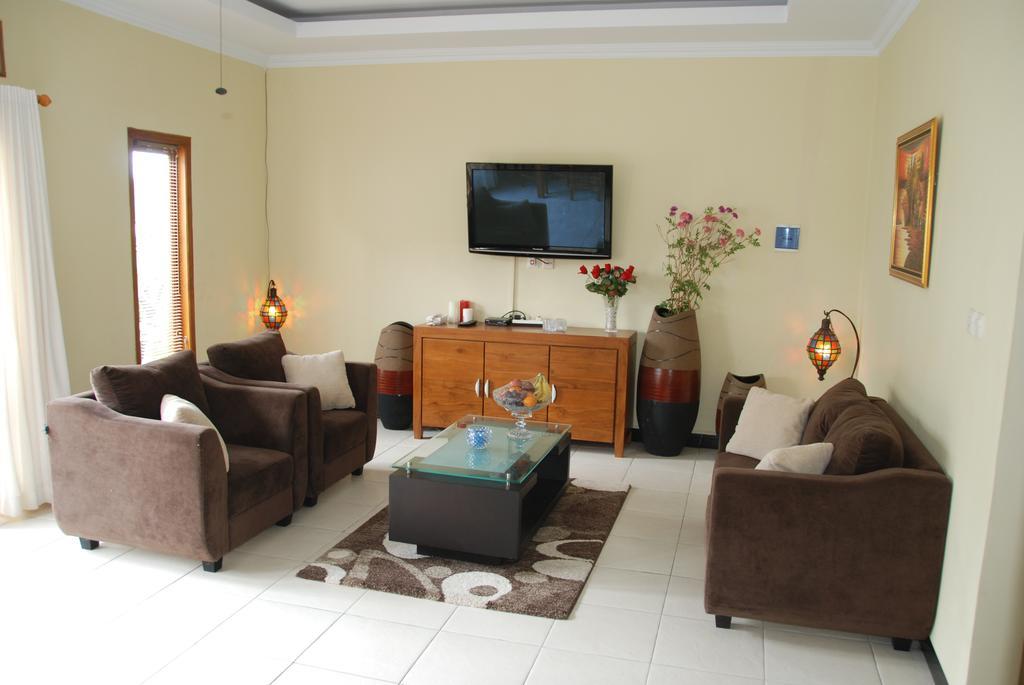 Rosseno Villa Джокякарта Екстериор снимка
